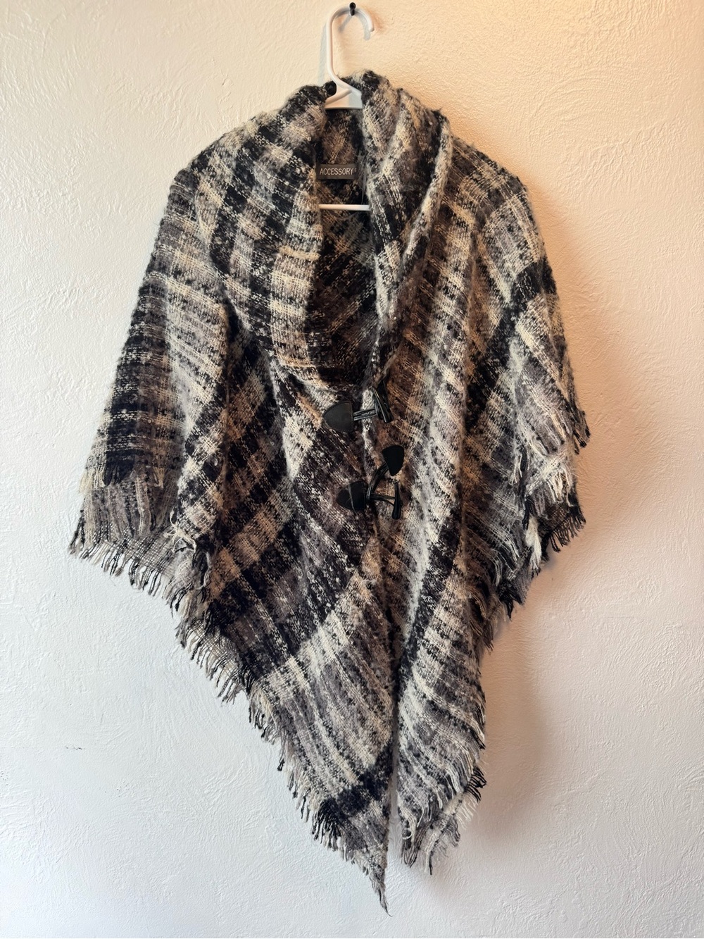 Accessory street,
Textured Plaid Fringed Cape in Black and Cream